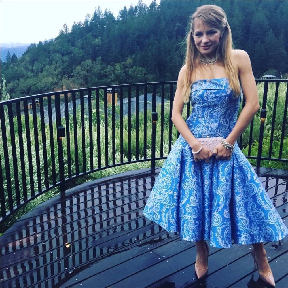 💕 Stunning Carolina Herrera Blue/White Gown 0 💕